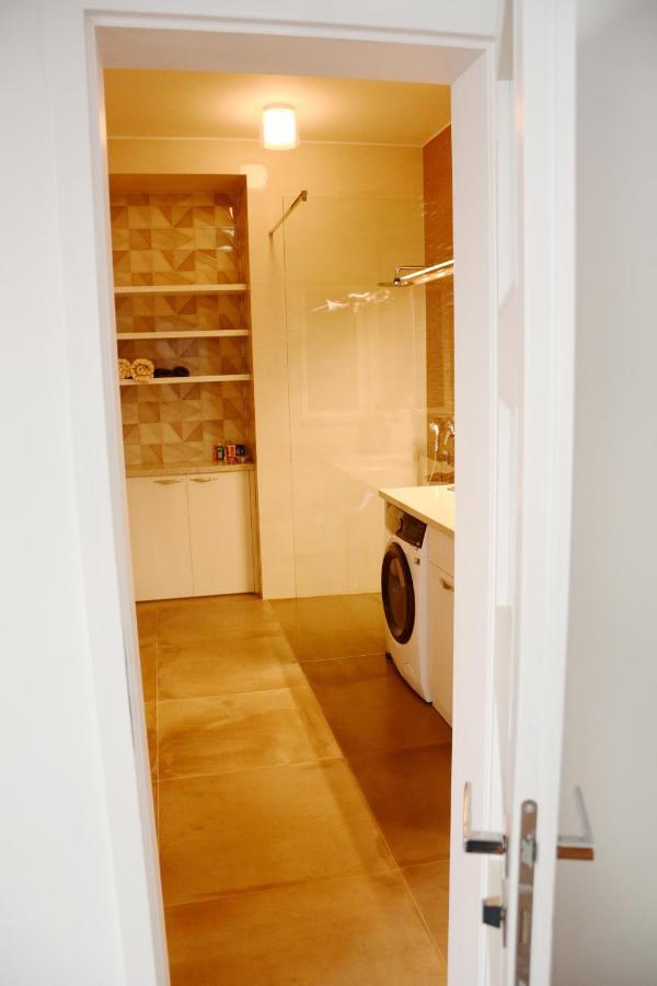 Premium Apartment Near Banska Bystrica Square With Two Big Bedrooms Buitenkant foto