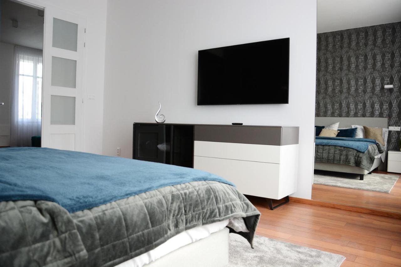 Premium Apartment Near Banska Bystrica Square With Two Big Bedrooms Buitenkant foto