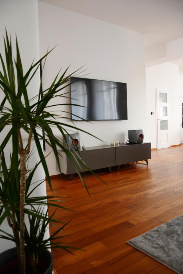 Premium Apartment Near Banska Bystrica Square With Two Big Bedrooms Buitenkant foto