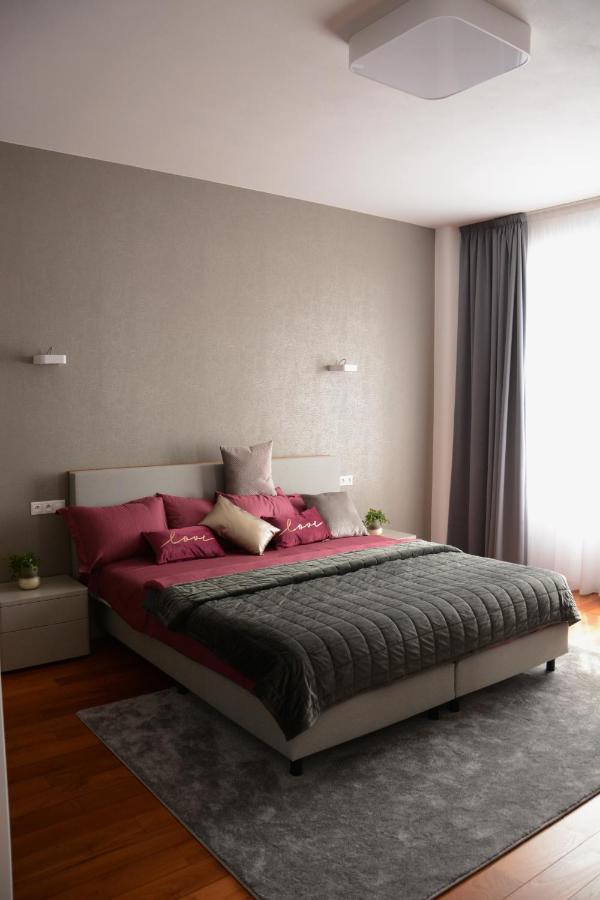 Premium Apartment Near Banska Bystrica Square With Two Big Bedrooms Buitenkant foto