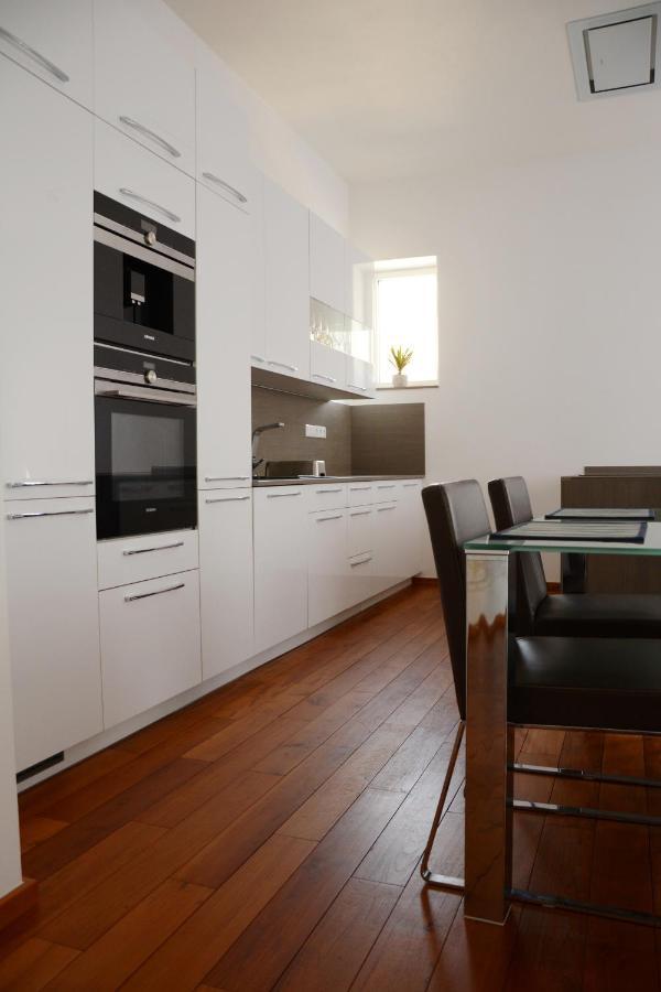 Premium Apartment Near Banska Bystrica Square With Two Big Bedrooms Buitenkant foto