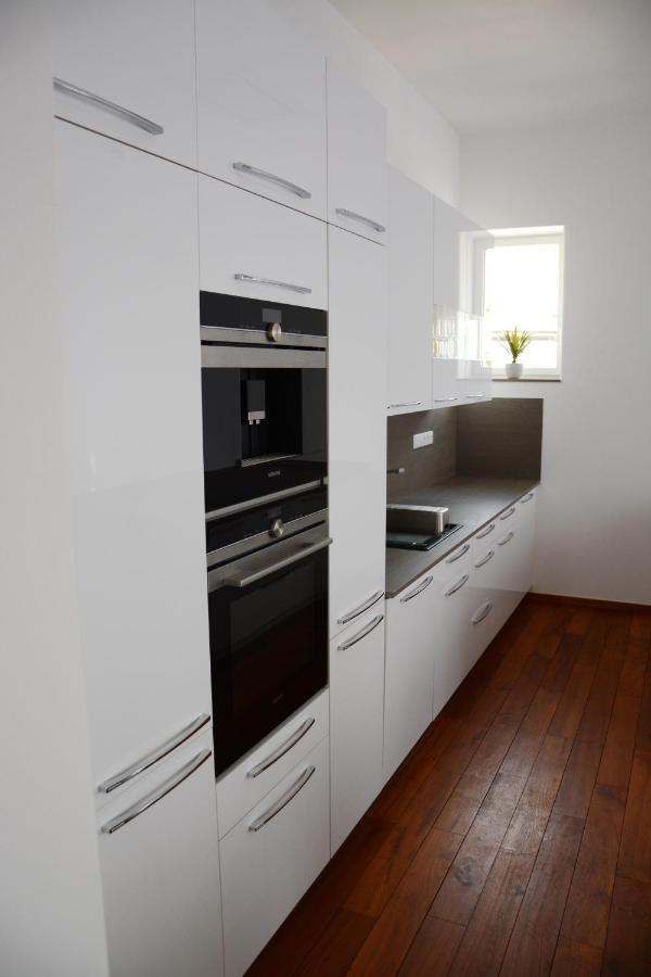 Premium Apartment Near Banska Bystrica Square With Two Big Bedrooms Buitenkant foto