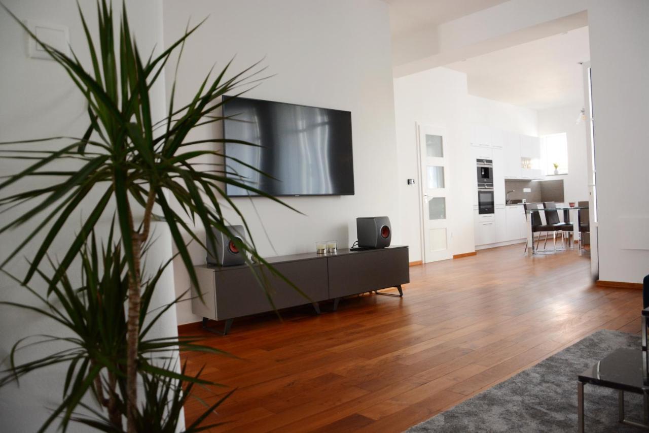 Premium Apartment Near Banska Bystrica Square With Two Big Bedrooms Buitenkant foto