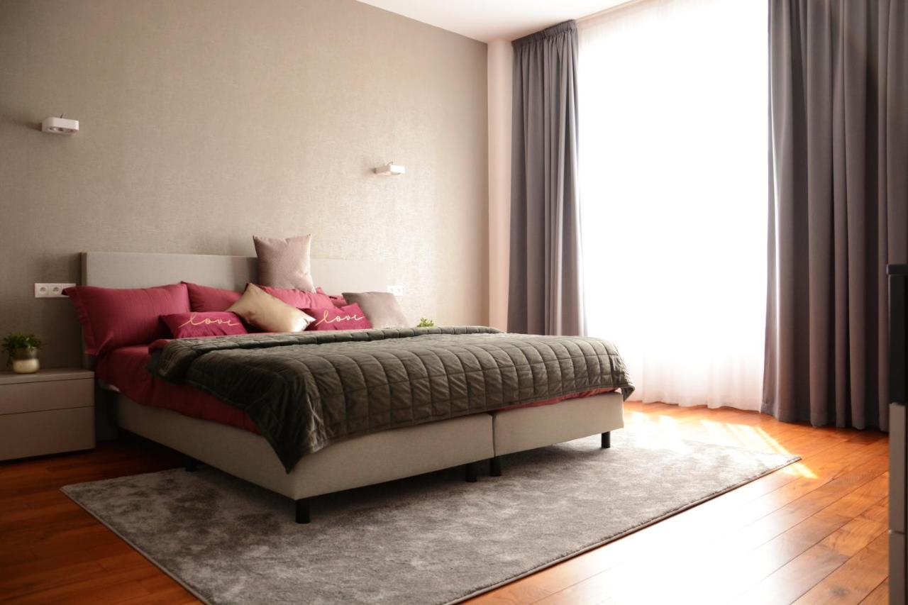 Premium Apartment Near Banska Bystrica Square With Two Big Bedrooms Buitenkant foto