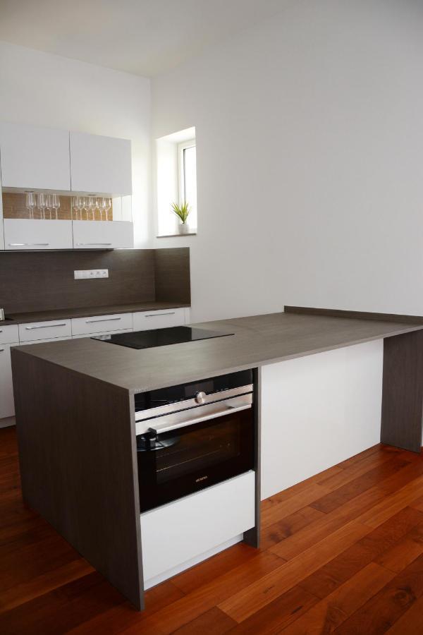 Premium Apartment Near Banska Bystrica Square With Two Big Bedrooms Buitenkant foto
